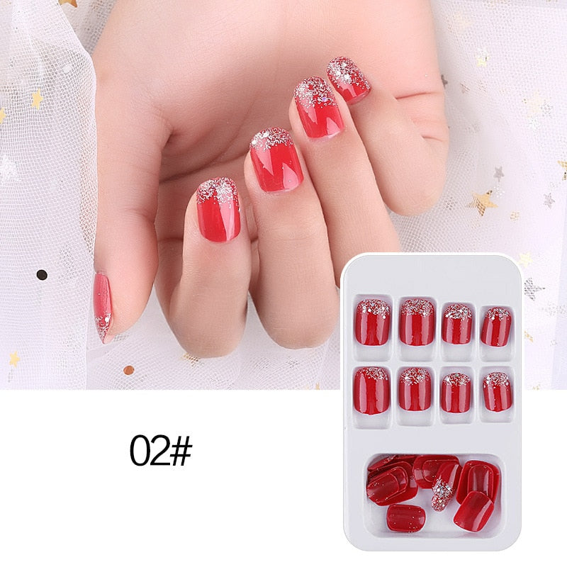 24 unidades de unhas postiças destacáveis , prensadas com gel.
